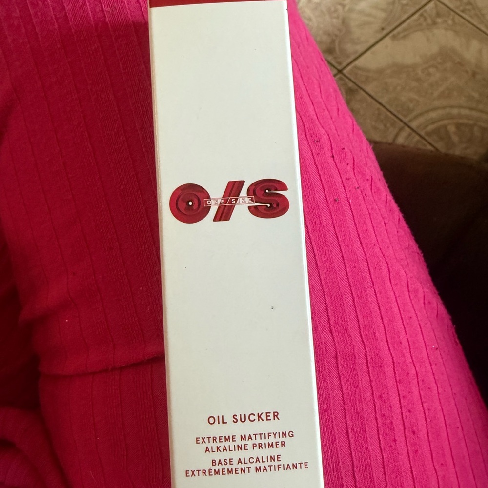 ONE/SIZE Oil Sucker Extreme Mattifying Primer - Red and White
